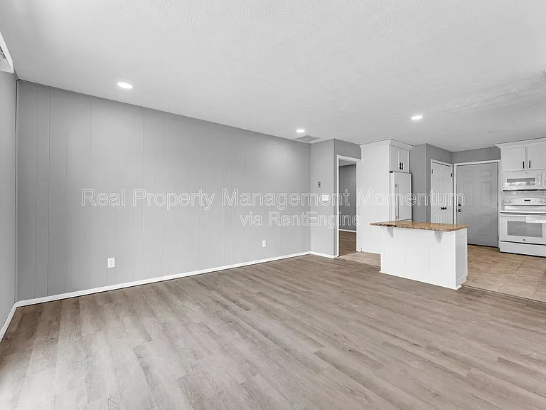3204 N Wildan Ave — Photo 10