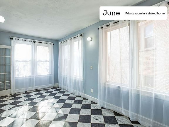 2nd image of 2826 Pennsylvania Ave SE #C