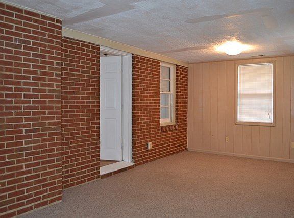 5th image of 130 Oakwood Cir