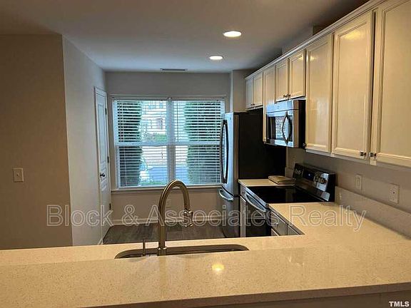 5th image of 100 Stratford Lakes Dr Unit 308