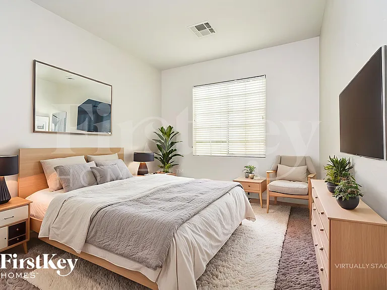 10832 Avenzano St — Photo 14