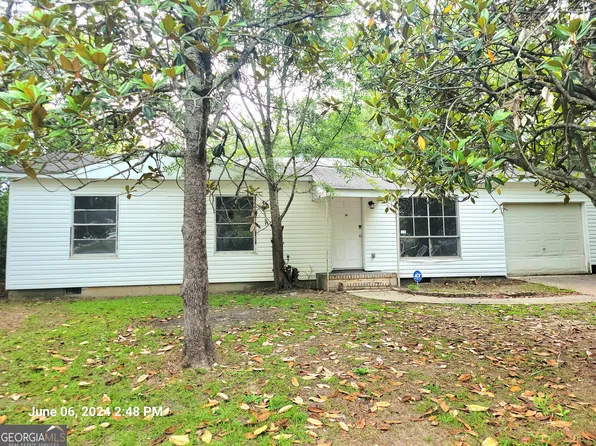 2759 Village Green Dr, Macon, GA 31206