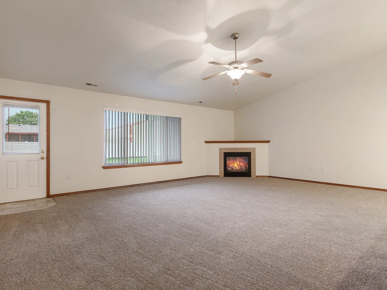 3 bed, 1500 sqft, $2,250 — Photo 3
