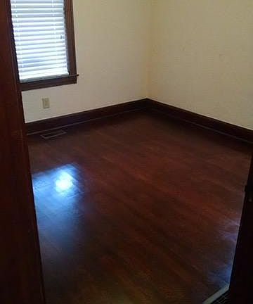3rd image of 1043 Lee St