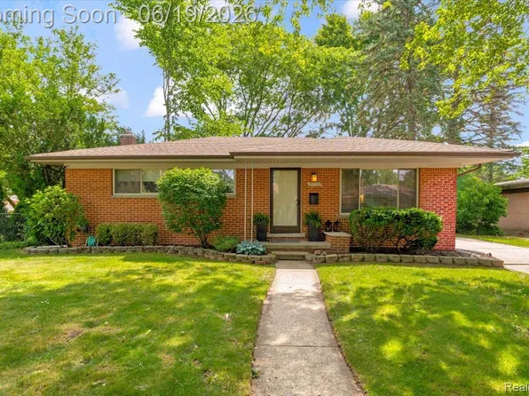 28332 Loretta Ave, Warren, MI 48092