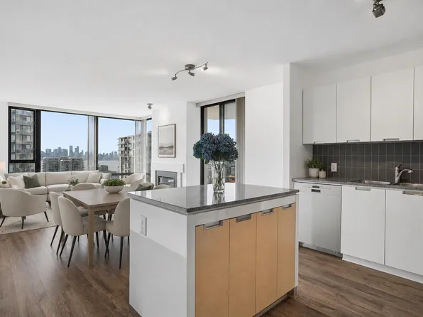 151 W 2nd St #903, North Vancouver, BC V7M 3P1