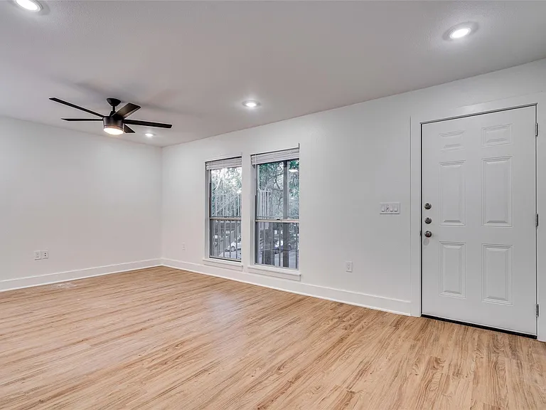 202 E 45th St #205 — Photo 6