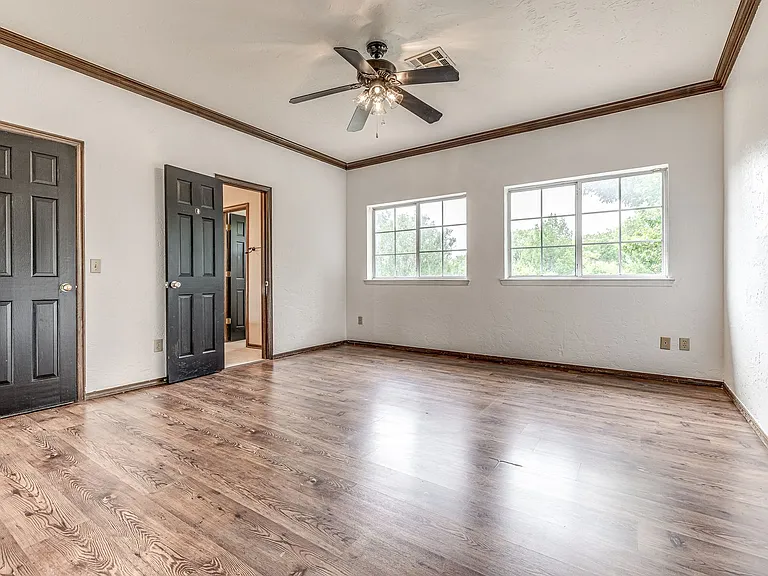 1104 Fox Lake Ln — Photo 36