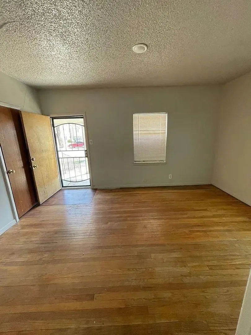 Charming 1-bedroom, 1-bath — Photo 2