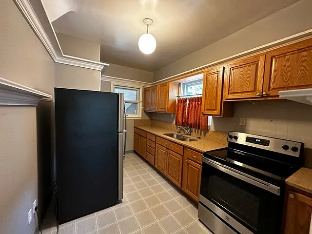 3 bed, 1795 sqft, $2,400 — Photo 2