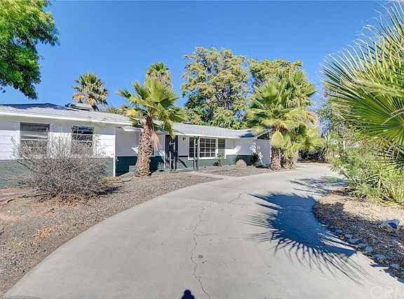 2nd image of 41032 Acacia Ave