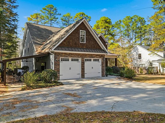 2nd image of 9 Bedford Cir