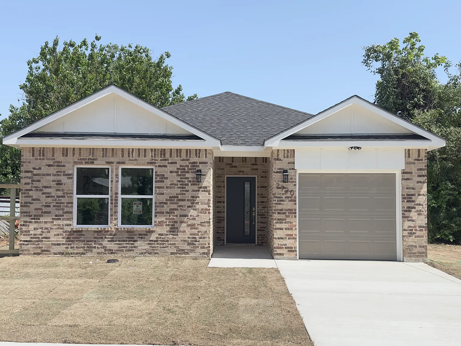 3 bed, 1332 sqft, $2,200 — Photo 2