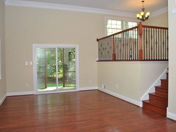 4th image of 7817 Roswell Dr