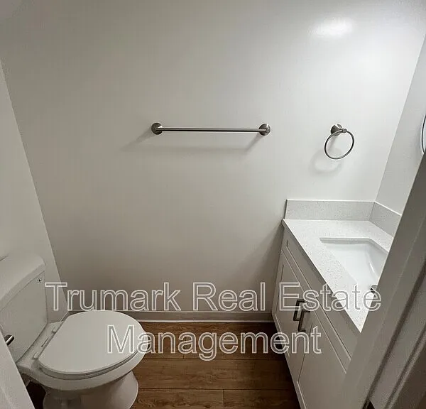 2713 Montrose Ave #4 — Photo 17