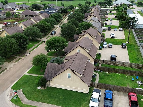 3rd image of 3360 Keefer Loop