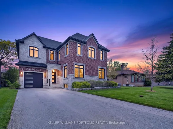 9 Baintree East St, Toronto, ON M3H 3X4