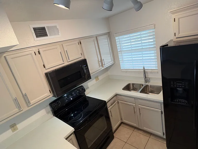 3439 W Peppertree Ln — Photo 6