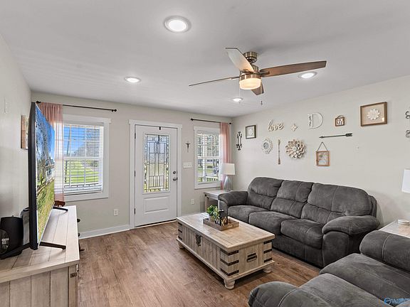 5th image of 444 Summerville Rd