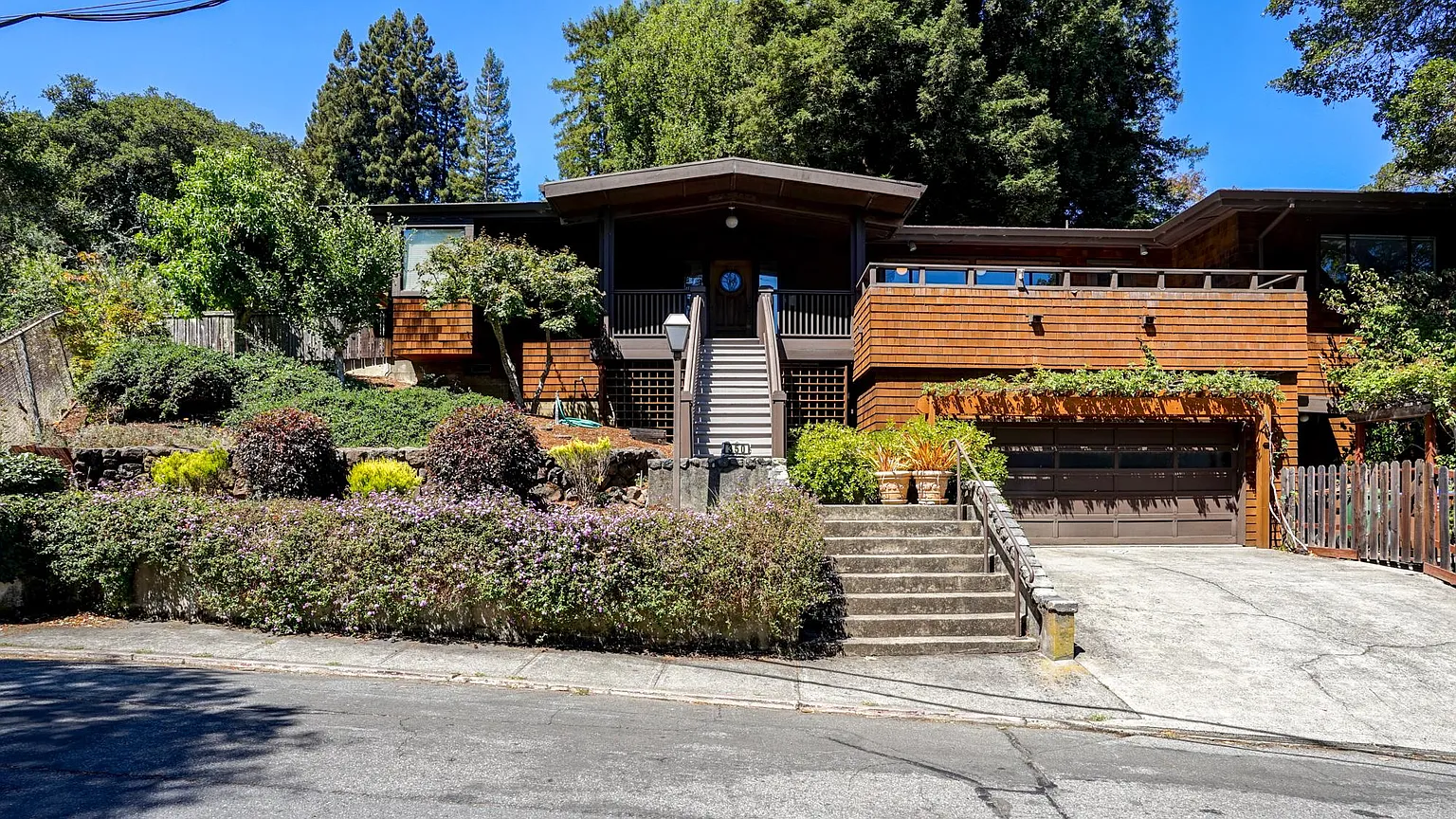 350 Redwood Ave photo 1