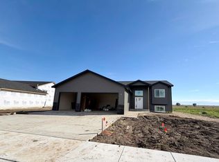 153 Mulberry Loop NE, Minot, ND 58703