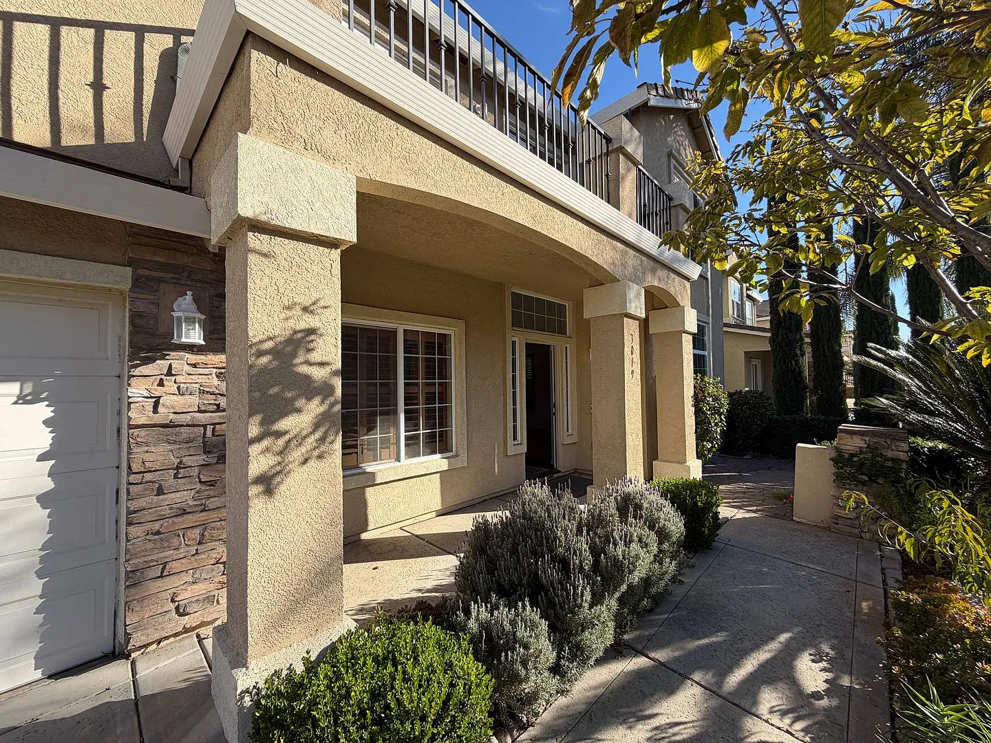 5 Bedroom | 4.5 Bathroom | Two-story Home in Natomas Area — Photo 4
