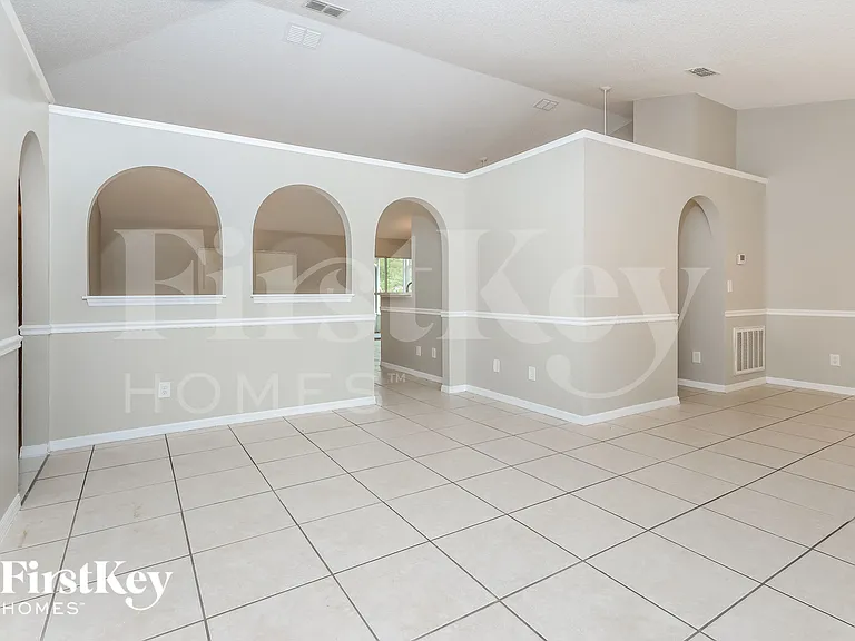 2998 SW Vittorio St — Photo 4