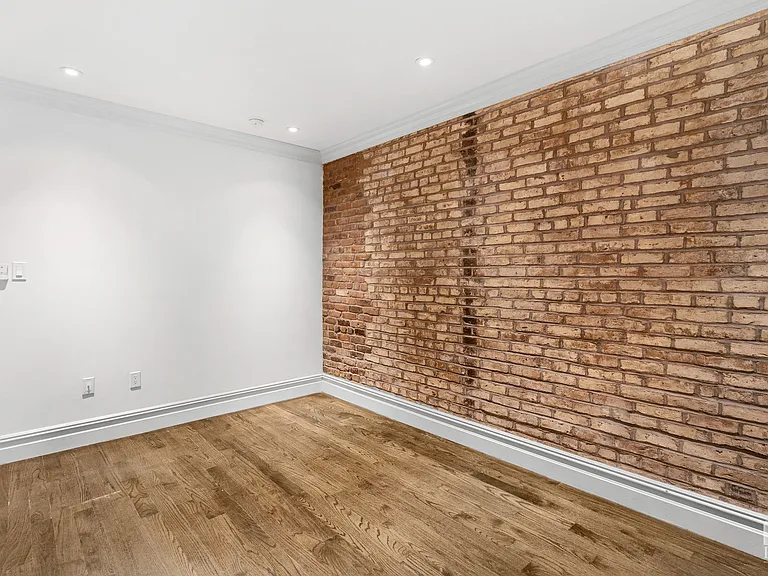 244 10th Ave #3E — Photo 9