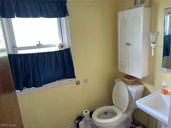 5th image of 4706 Hummel Dr NW