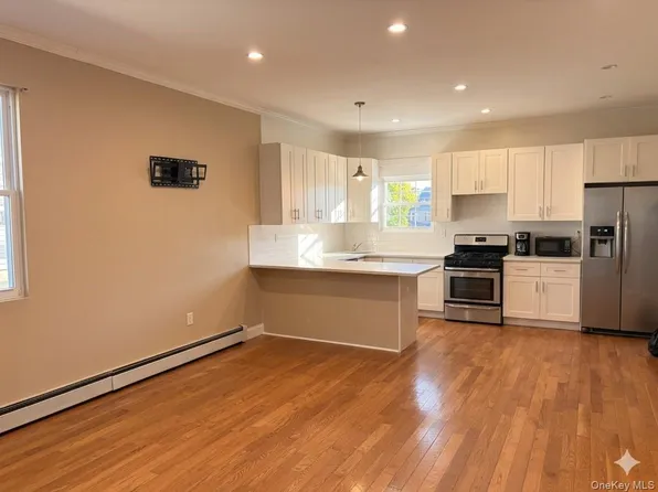 (undisclosed Address), Jamaica, NY 11422