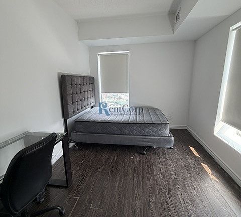 3rd image of 1903 King St N Room 1