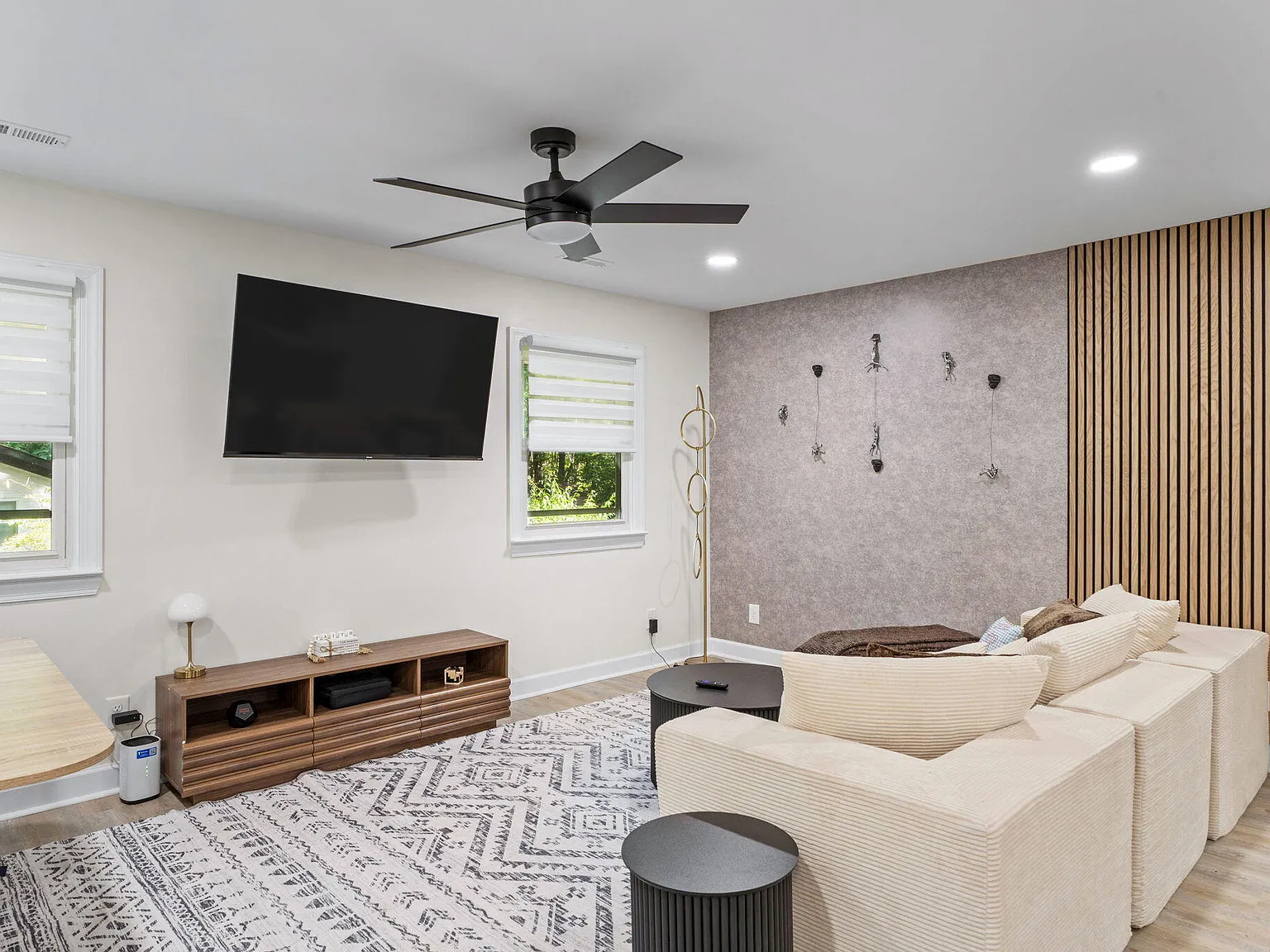 4 bed, 3.0 bath, 1960 sqft, $3,600 — Photo 3