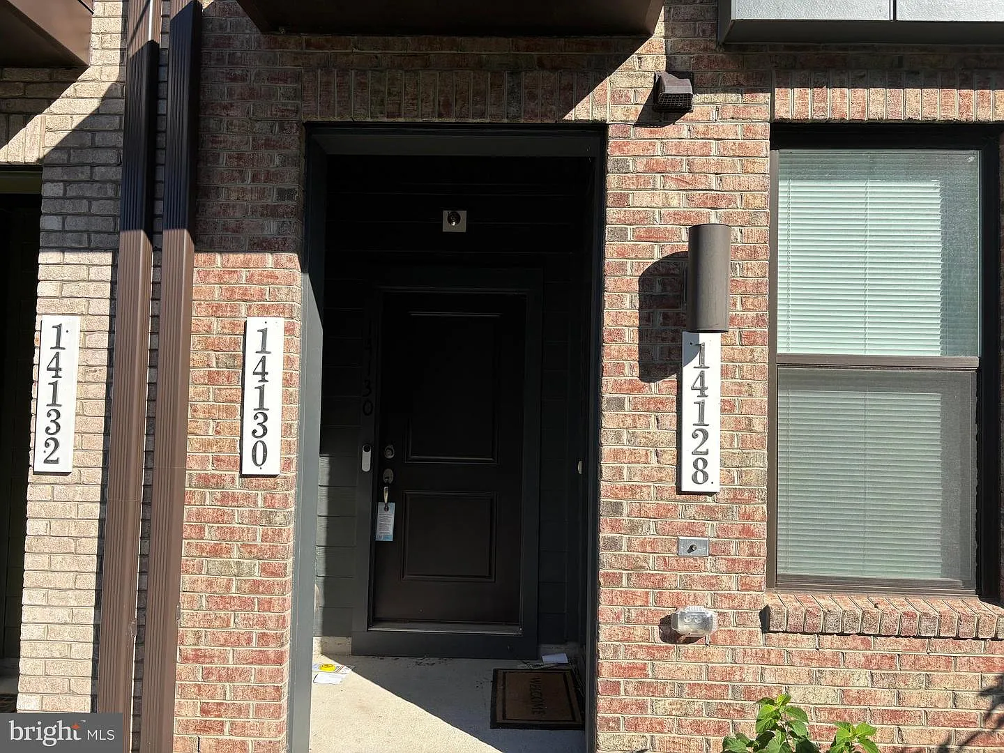 3 bed, 2.5 bath, 2344 sqft, $3,999 — Photo 3