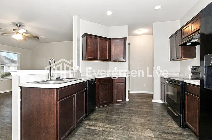 3 bed, 2.0 bath, 1355 sqft, $1,445 — Photo 4