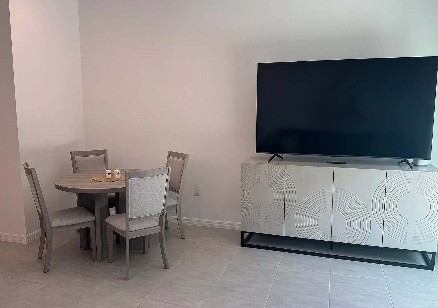 Unfurnished Annual Rental — Photo 4