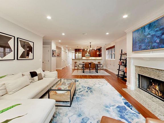 5th image of 844 W Roscoe St APT 2E