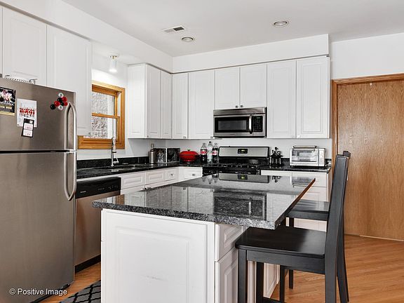 5th image of 861 W Wrightwood Ave #2