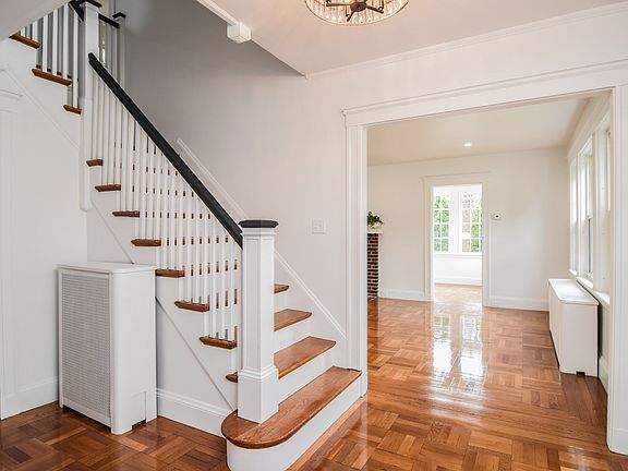4th image of 19 Stoneleigh Rd