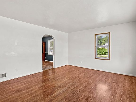 4th image of 9548 Theodosia Ave