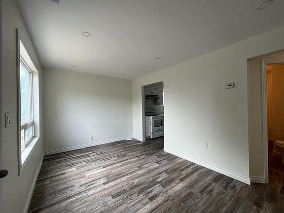 5th image of 542 Charlotte St #M