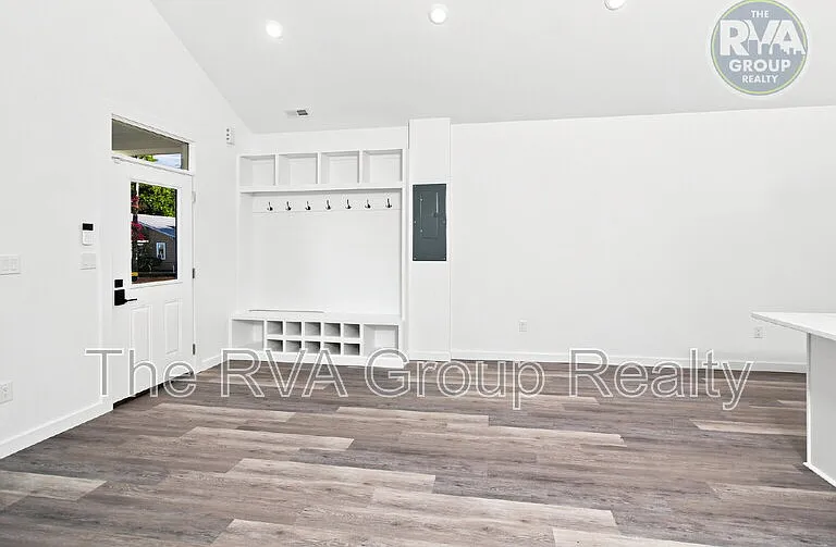 1609 Rogers St — Photo 5