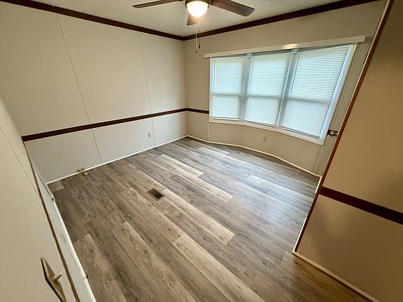 3rd image of 127 Starlight Dr