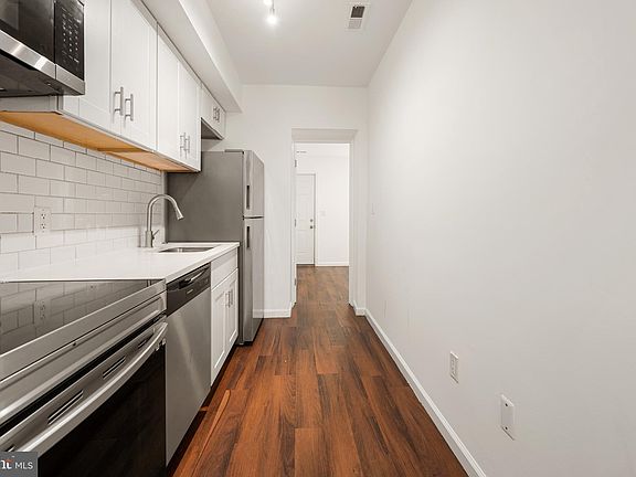 3rd image of 1838 C St SE APT 2