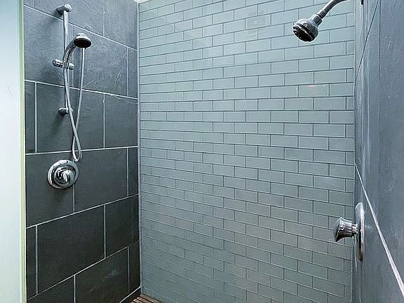 Spa-like double shower 
