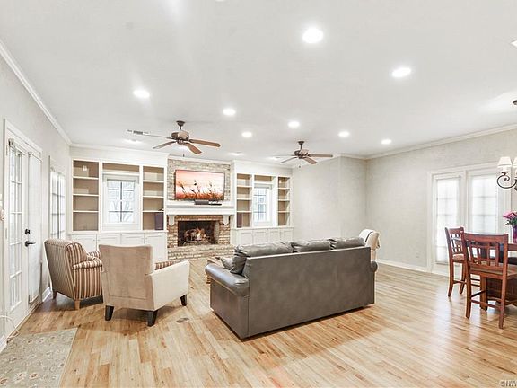 4th image of 309 Acadian Pl