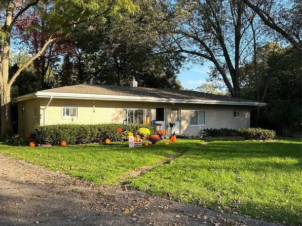 610 Cranbourne St, Commerce Township, MI 48382