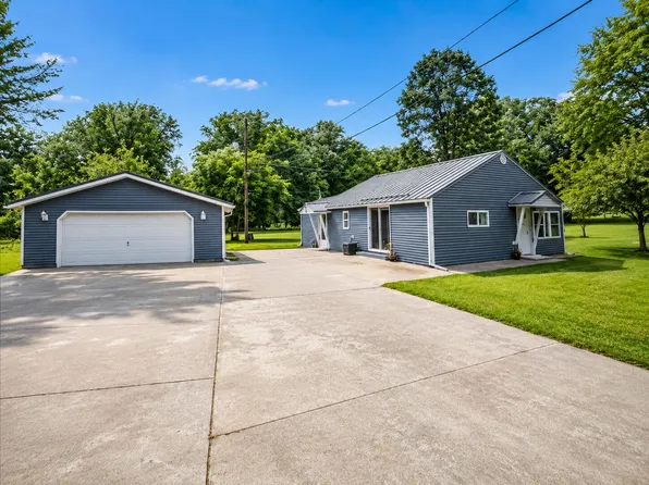 2339 W Midway Dr, White Cloud, MI 49349
