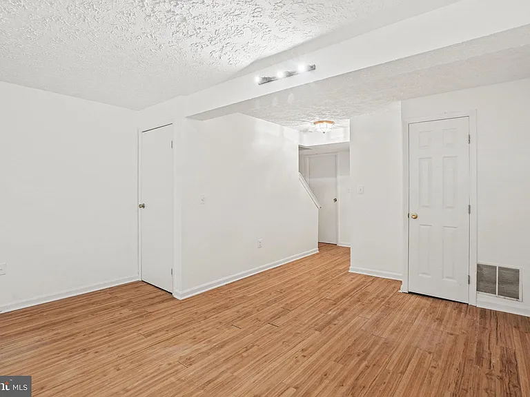 3525 Laurel View Ct — Photo 15