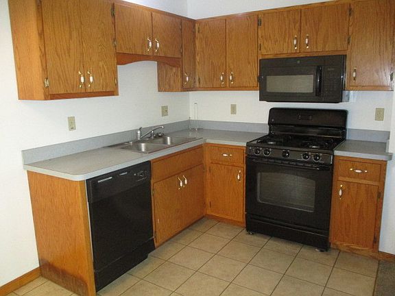 5th image of 3228 Commercial Ave #C