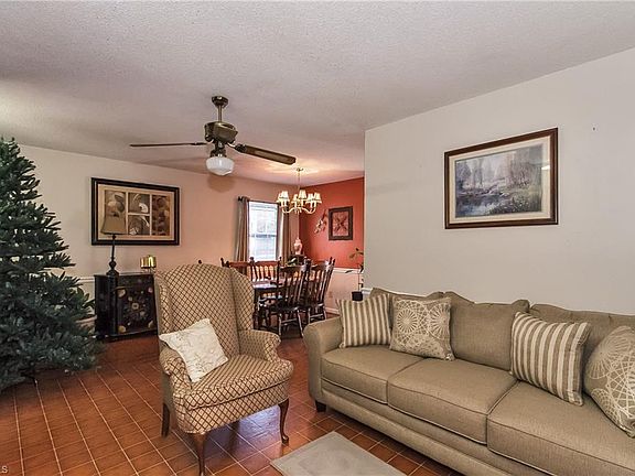 3rd image of 631 Woodhaven Dr